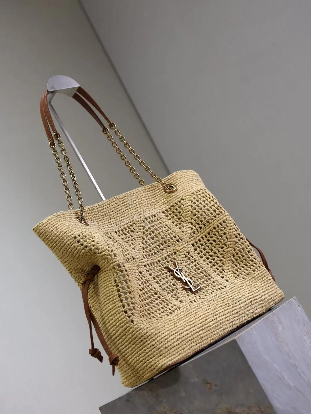 Jamie Shopping 13.8 in Raffia Tote Bag 809824