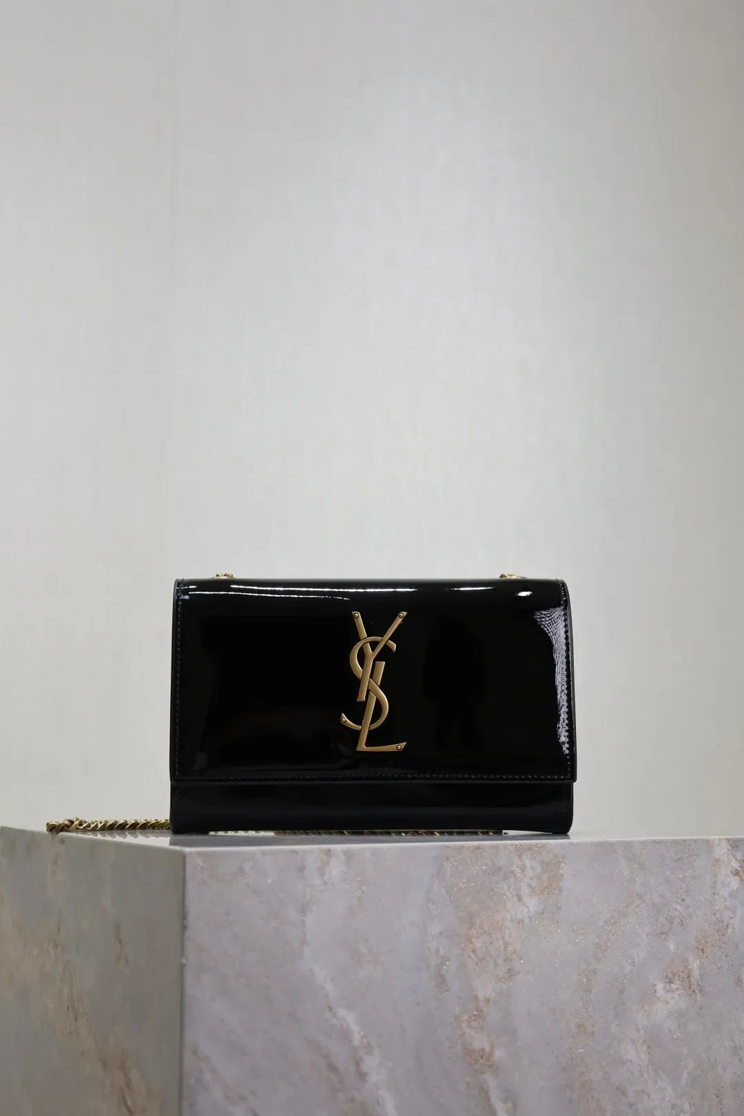 Kate 7.9 in Patent Leather Bag 469390