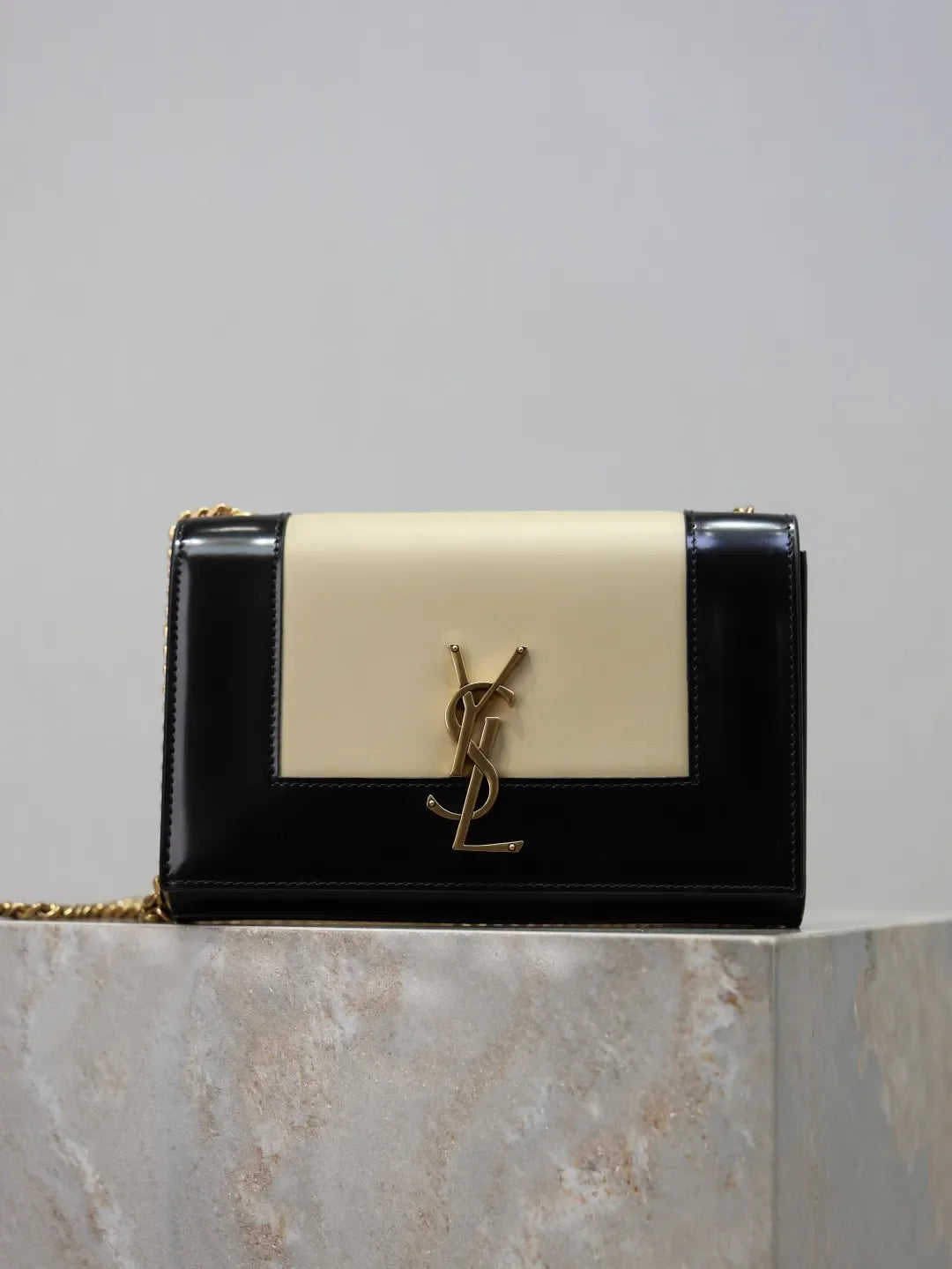 Kate 7.9 in Shoulder Bag 469390