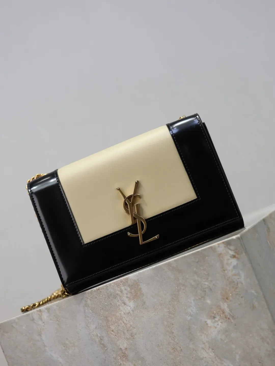 Kate 7.9 in Shoulder Bag 469390