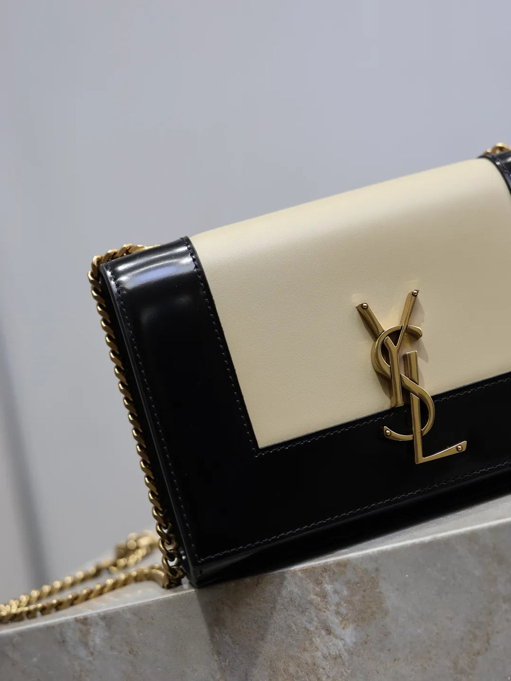 Kate 7.9 in Shoulder Bag 469390