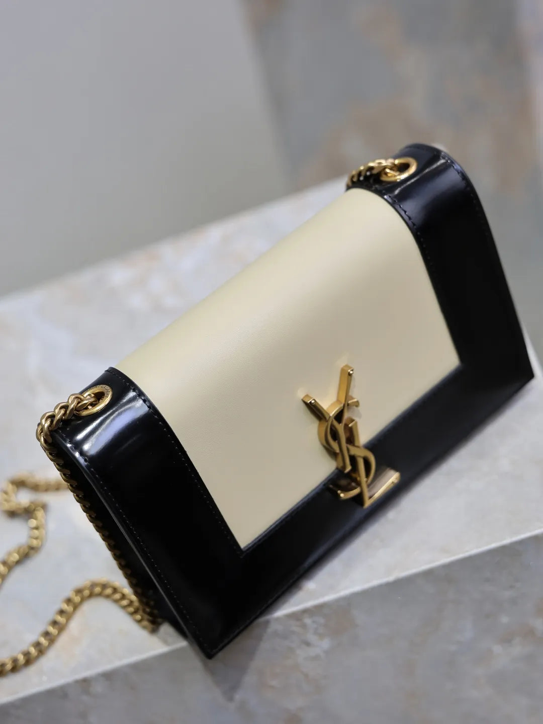 Kate 7.9 in Shoulder Bag 469390
