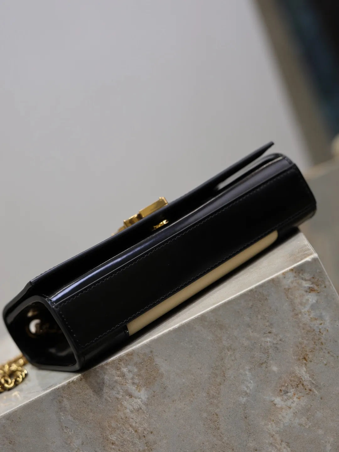 Kate 7.9 in Shoulder Bag 469390