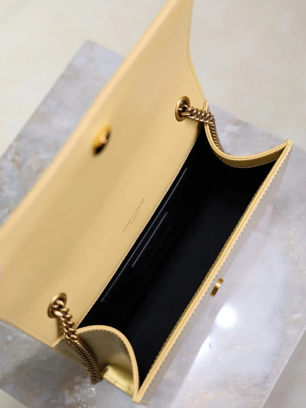 Kate 7.9 in Shoulder Bag 469390