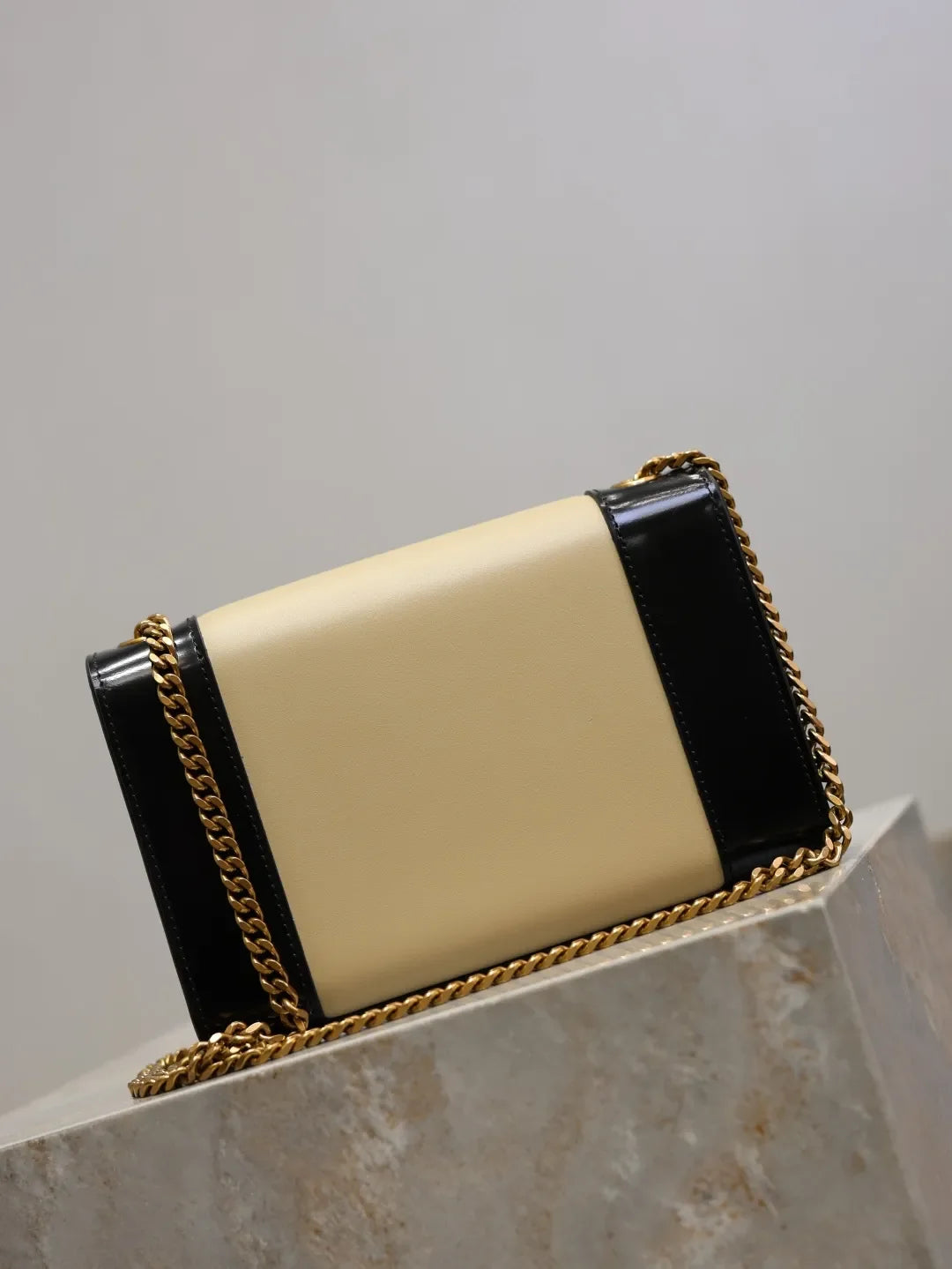 Kate 7.9 in Shoulder Bag 469390