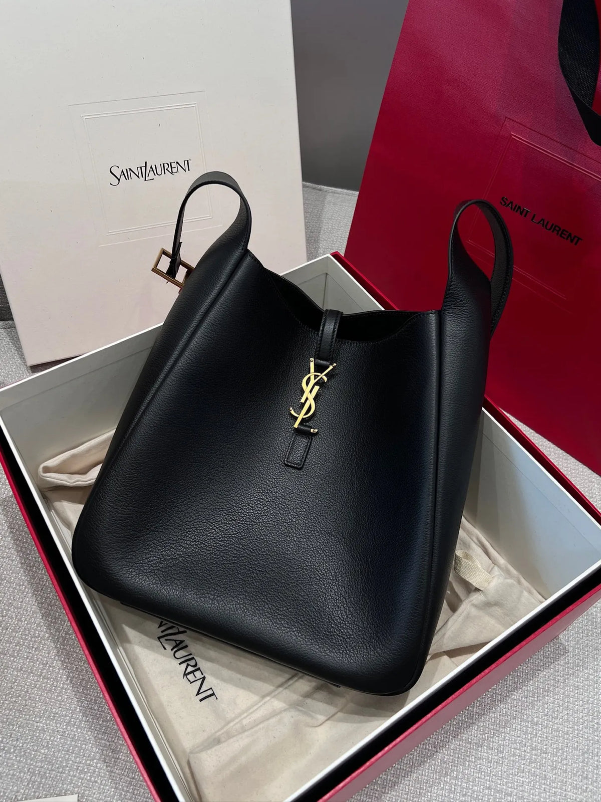 Kia Large Calfskin Shoulder Bag Black Gold 112524