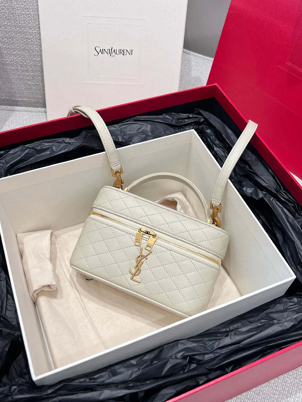 KISSY LIFE Lambskin Shoulder Strap Clutch White 112561