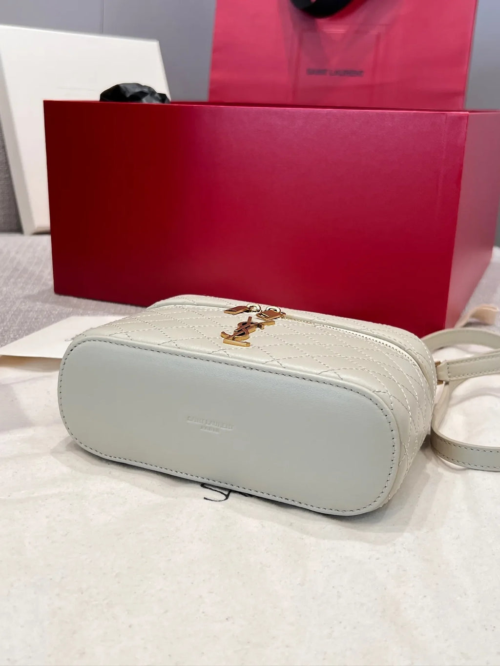 KISSY LIFE Lambskin Shoulder Strap Clutch White 112561