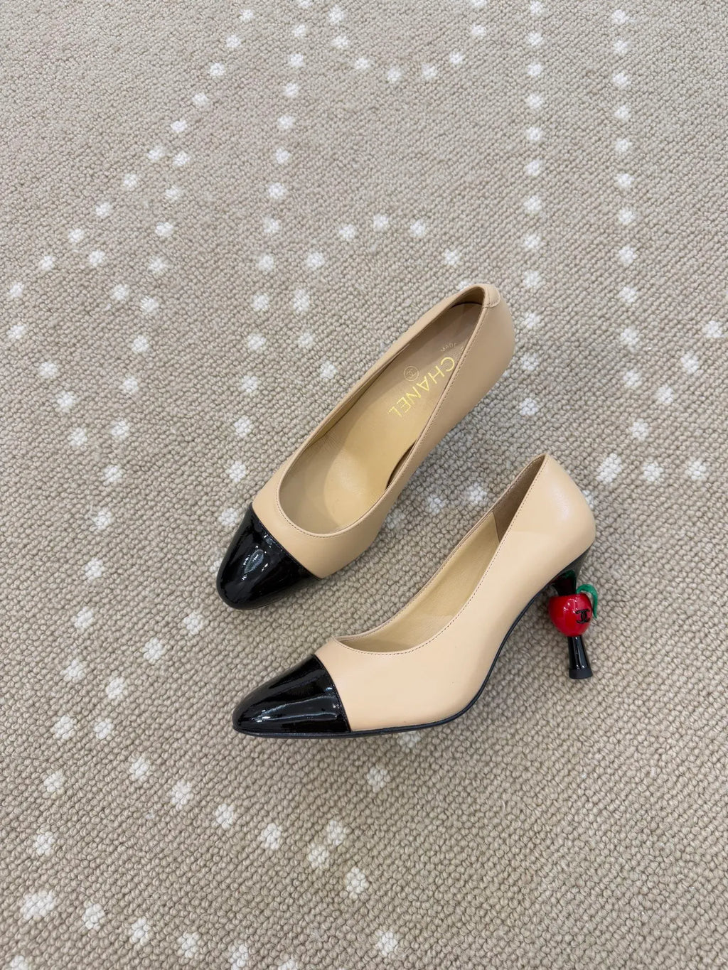 Lambskin Apple Accent 3.1 in Heels 246507