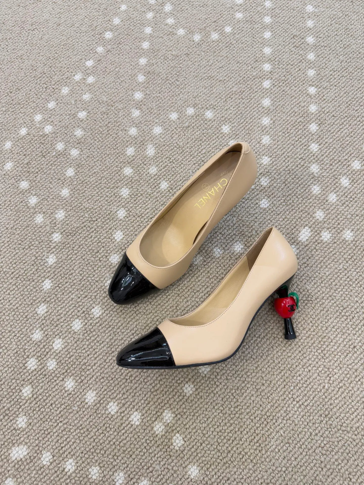 Lambskin Apple Accent 3.1 in Heels 246507