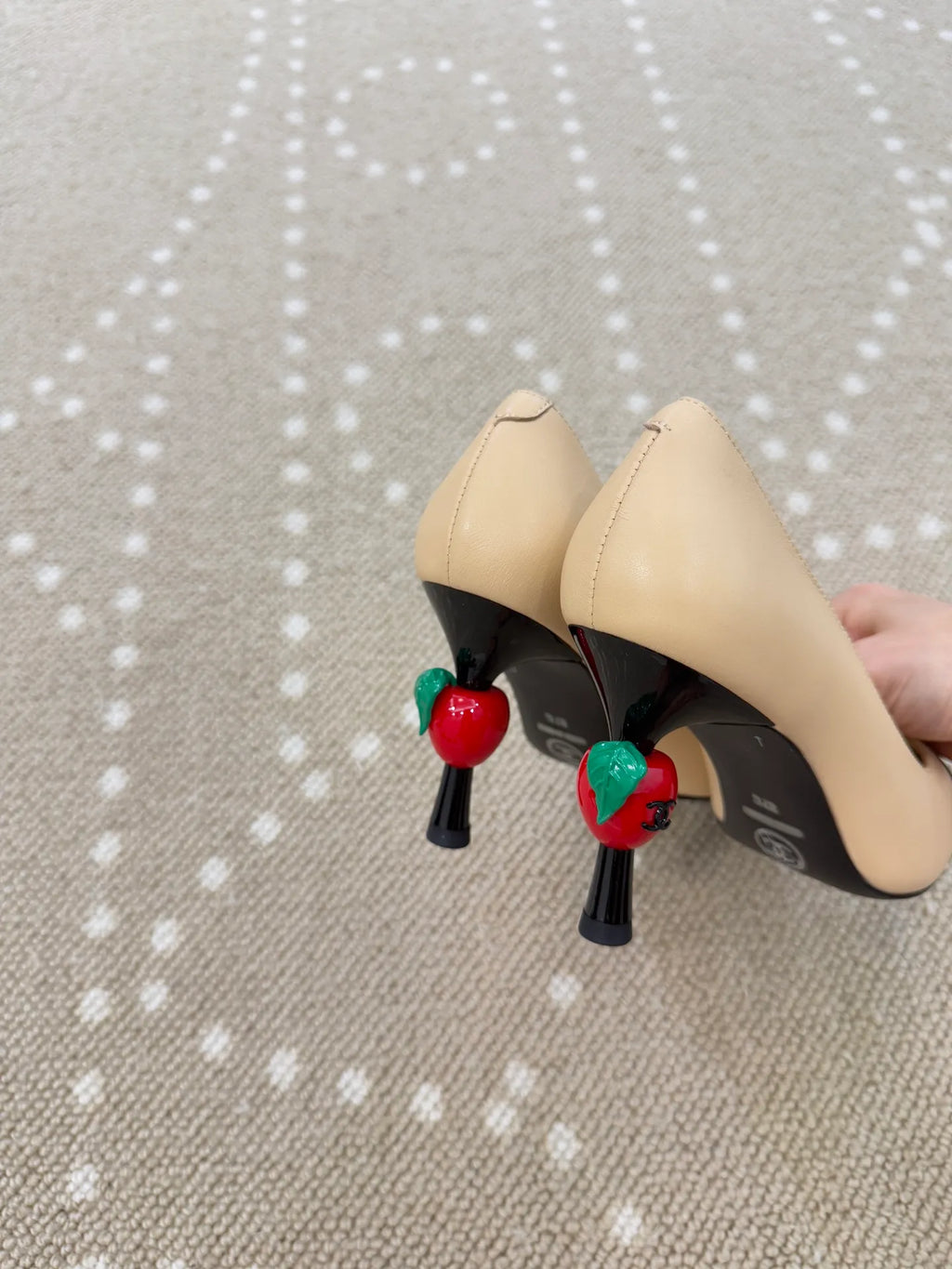 Lambskin Apple Accent 3.1 in Heels 246507