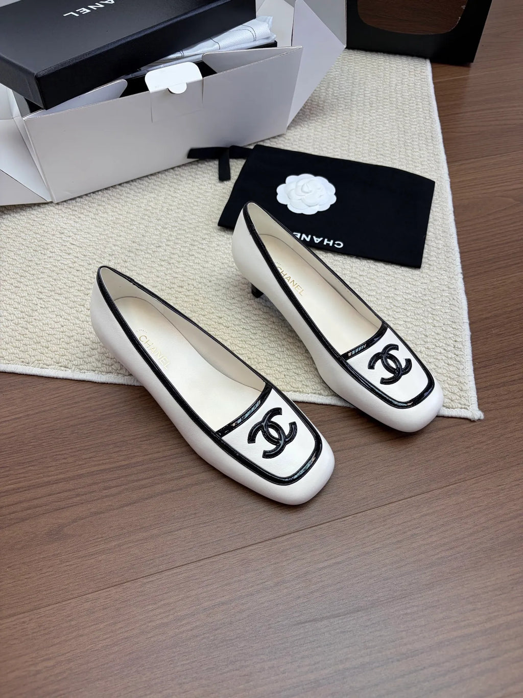 Lambskin Patent Leather Square Toe Heels 255283