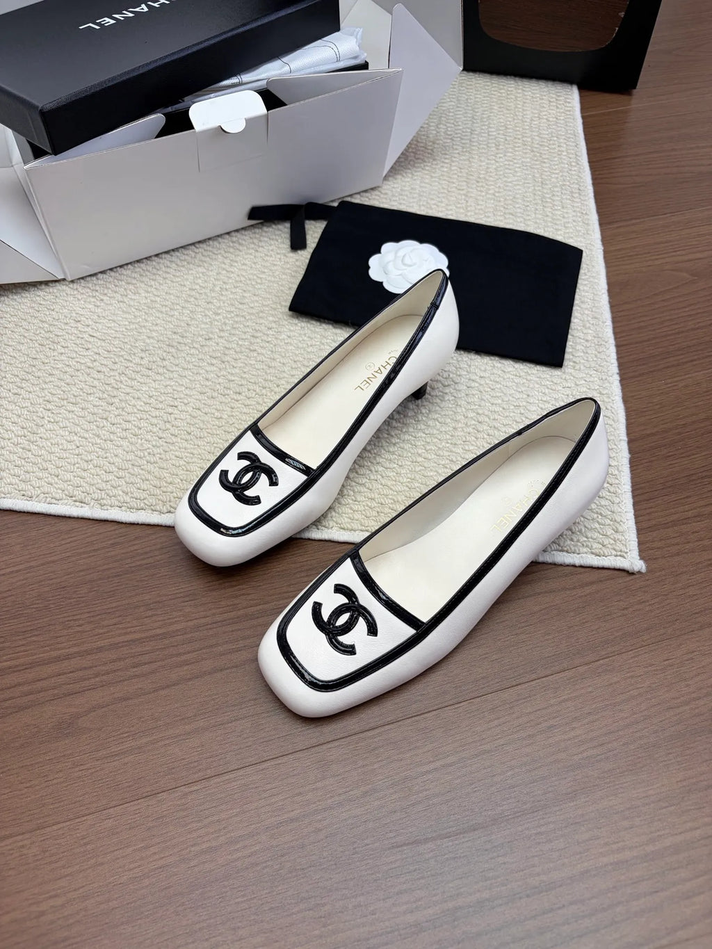 Lambskin Patent Leather Square Toe Heels 255283