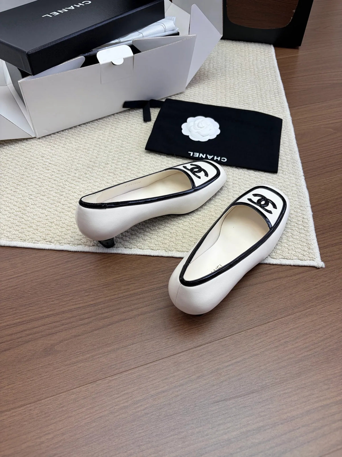 Lambskin Patent Leather Square Toe Heels 255283