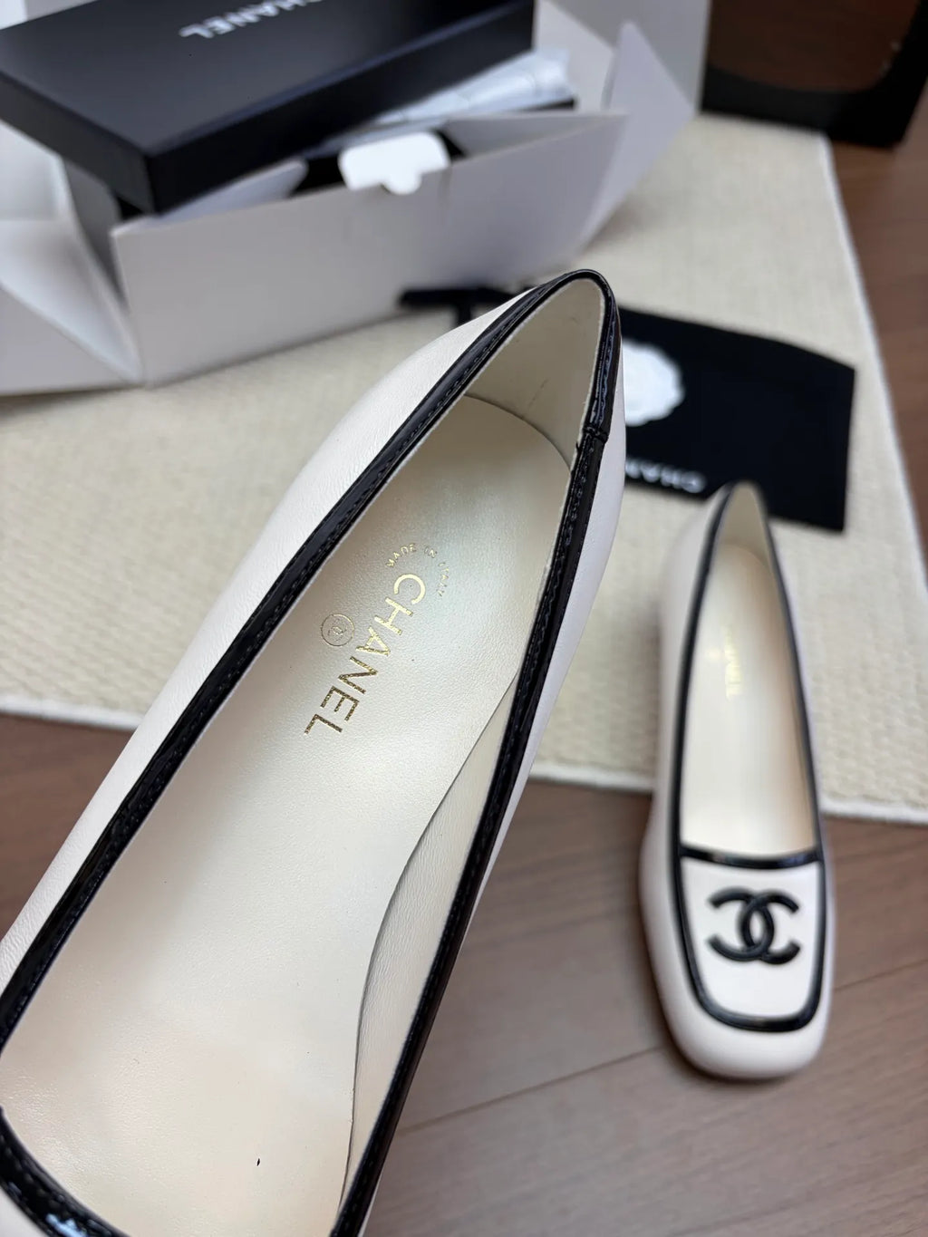 Lambskin Patent Leather Square Toe Heels 255283