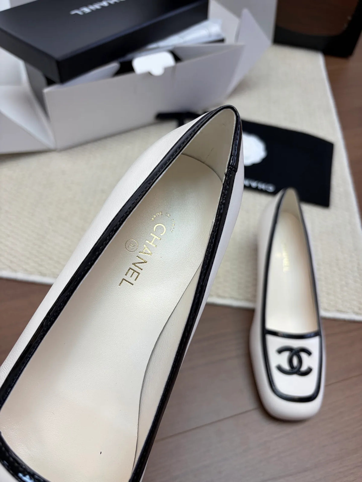 Lambskin Patent Leather Square Toe Heels 255283