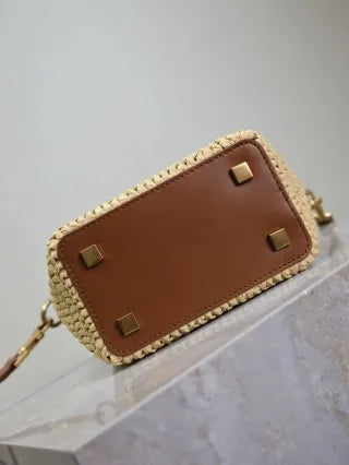 LE 37 Raffia 5.9 in Bucket Bag 765870