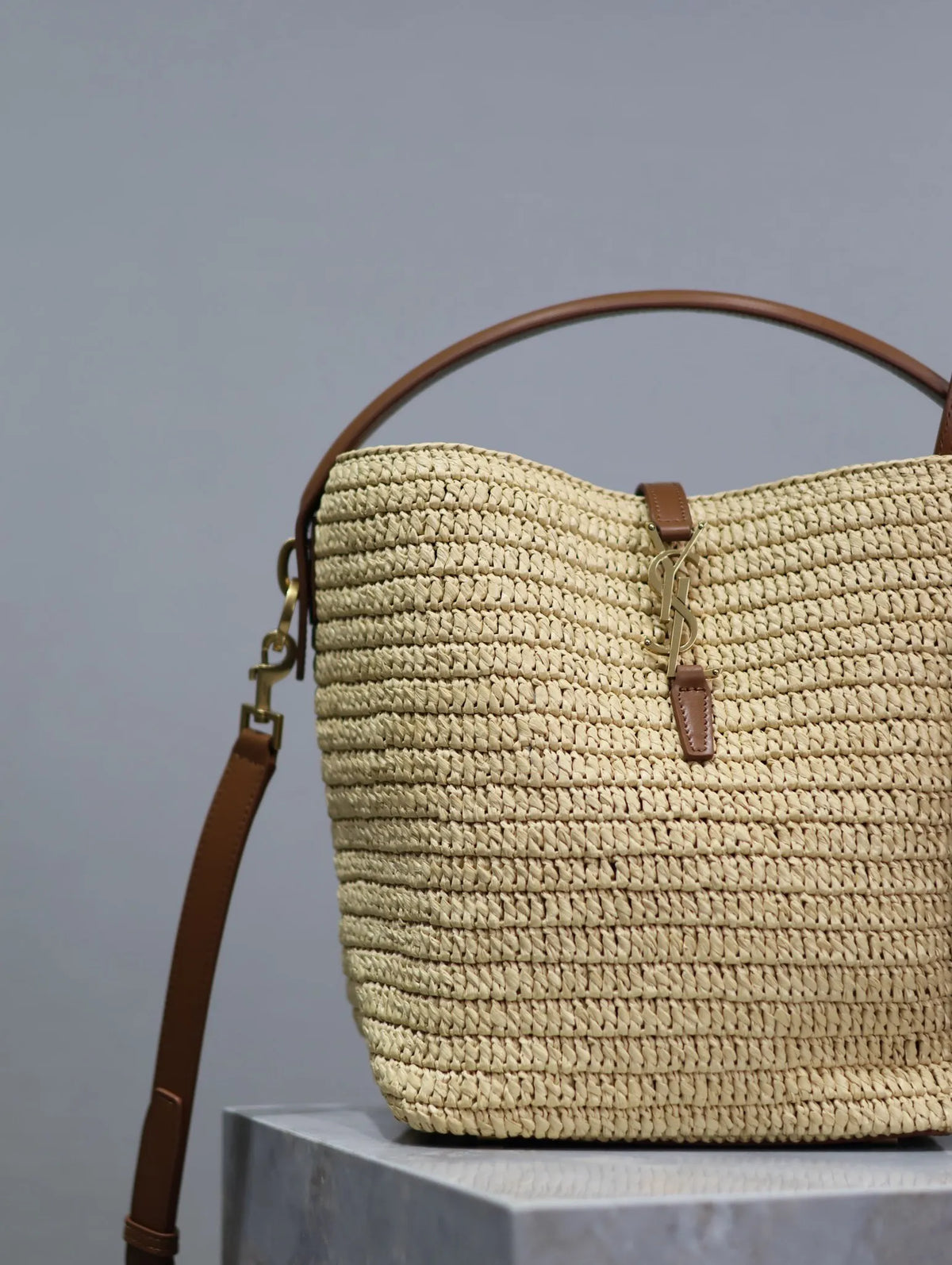 LE 37 Raffia Leather 7.9 in Bucket Bag 742828