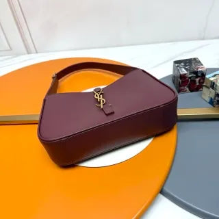 Le 5 à 7 9.8 in Leather Underarm Bag 657228.Zx