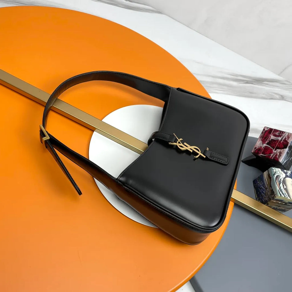 Le 5 à 7 9.8 in Plain Cowhide Shoulder Bag 657228.Zx
