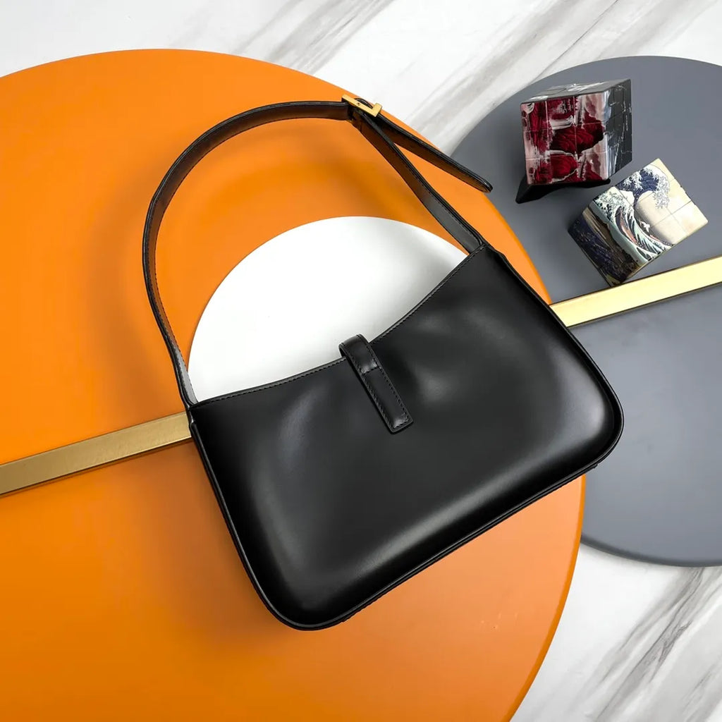 Le 5 à 7 9.8 in Plain Cowhide Shoulder Bag 657228.Zx