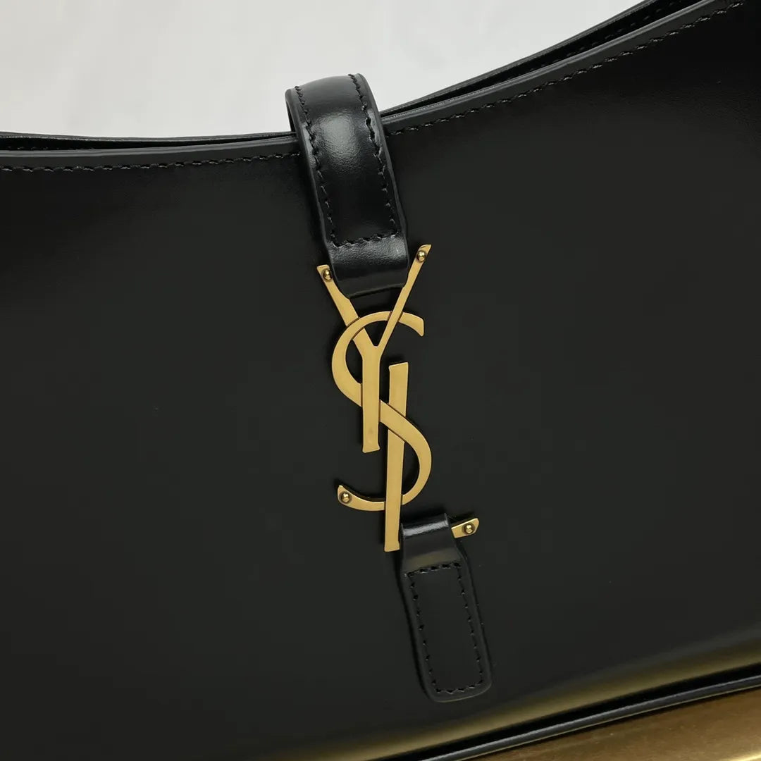 Le 5 à 7 9.8 in Plain Cowhide Shoulder Bag 657228.Zx