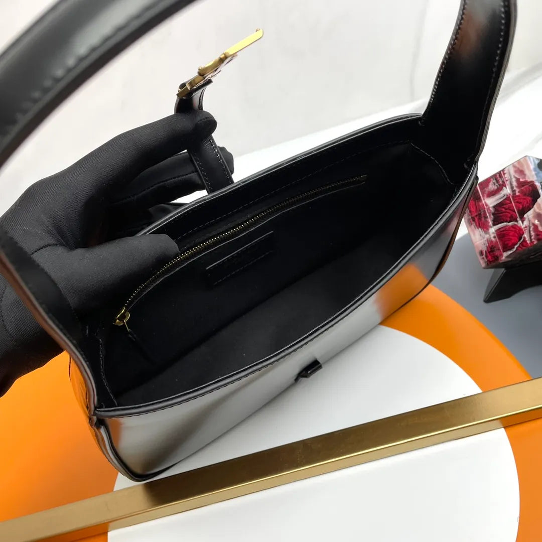 Le 5 à 7 9.8 in Plain Cowhide Shoulder Bag 657228.Zx