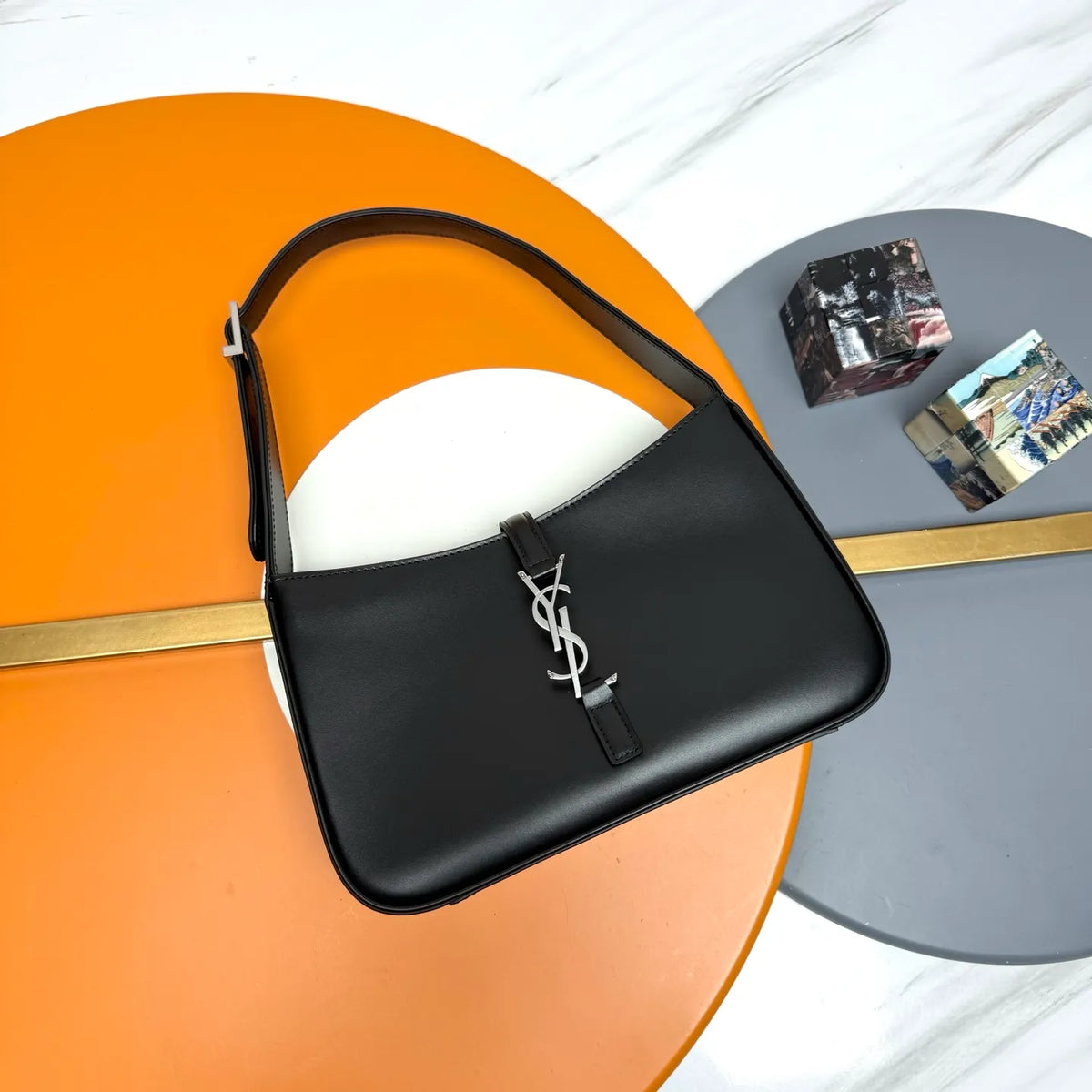 Le 5 à 7 9.8 in Smooth Leather Bag 657228.Zx