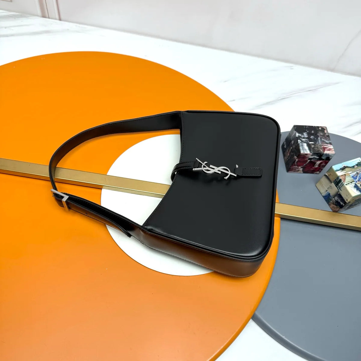 Le 5 à 7 9.8 in Smooth Leather Bag 657228.Zx