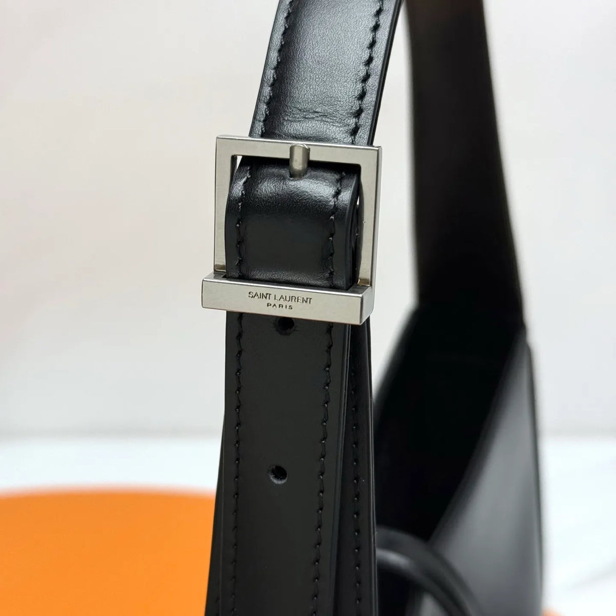 Le 5 à 7 9.8 in Smooth Leather Bag 657228.Zx