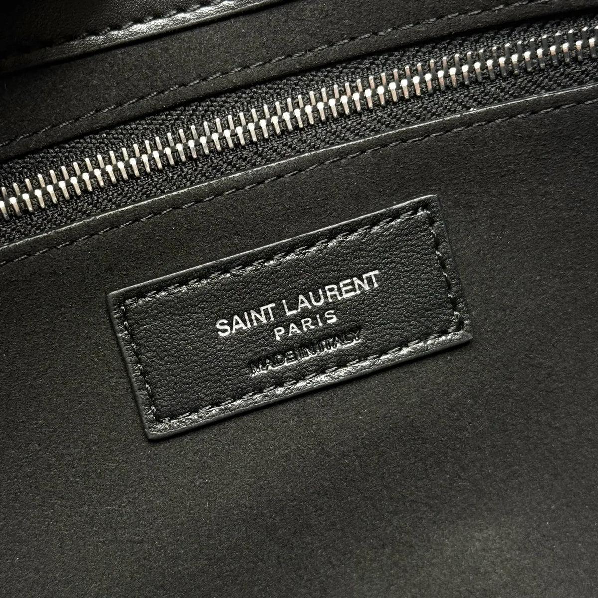 Le 5 à 7 9.8 in Smooth Leather Bag 657228.Zx