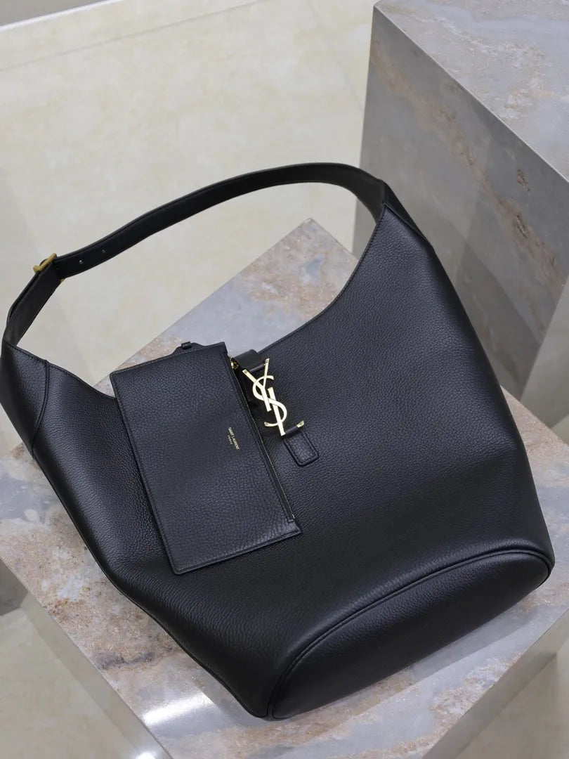 LE 5 À 7 Leather 10.2 in Bucket Underarm Bag 753823