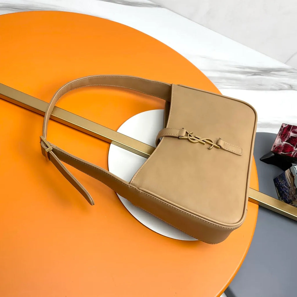 LE 5 À 7 Leather 9.8 in Underarm Bag 657228.Zx