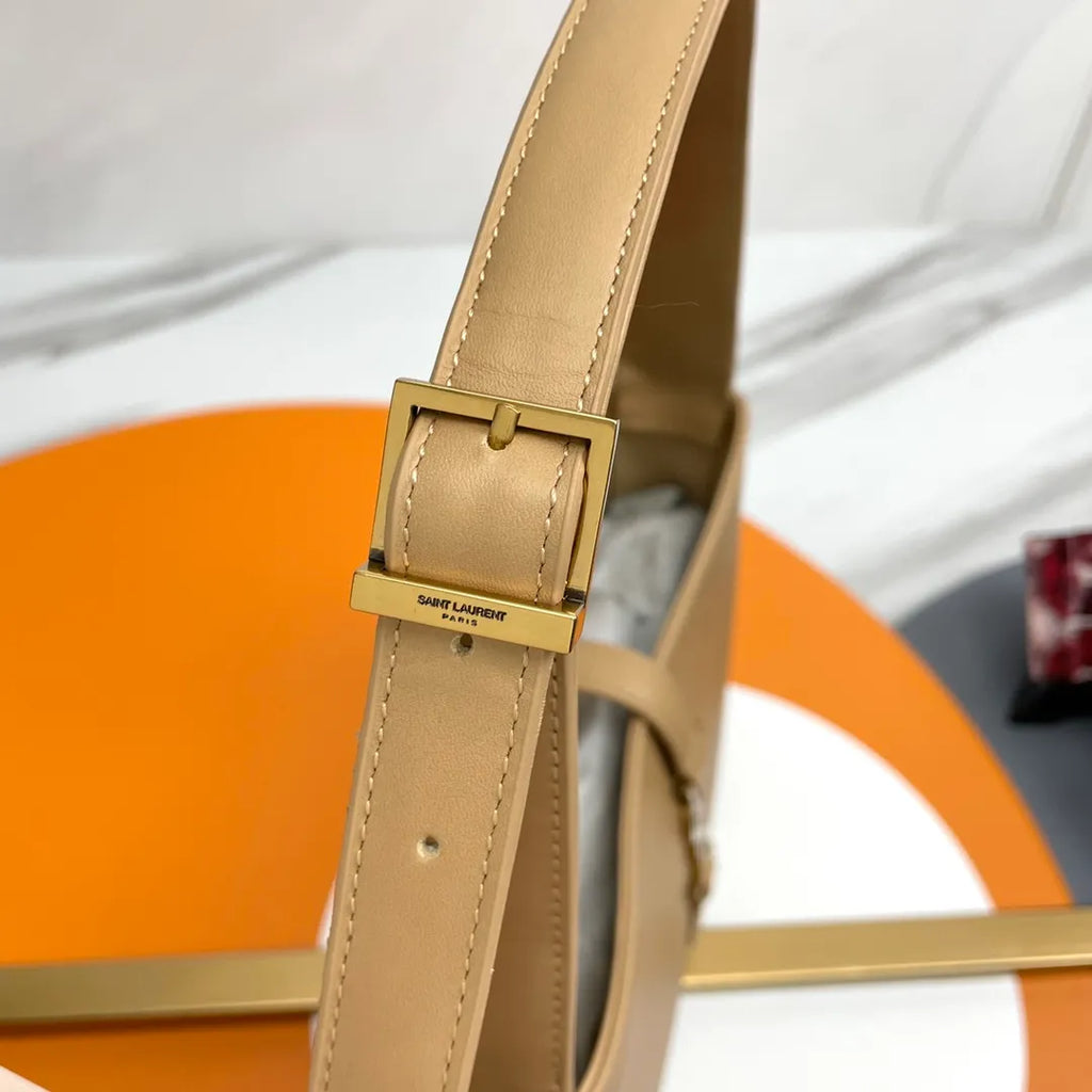 LE 5 À 7 Leather 9.8 in Underarm Bag 657228.Zx