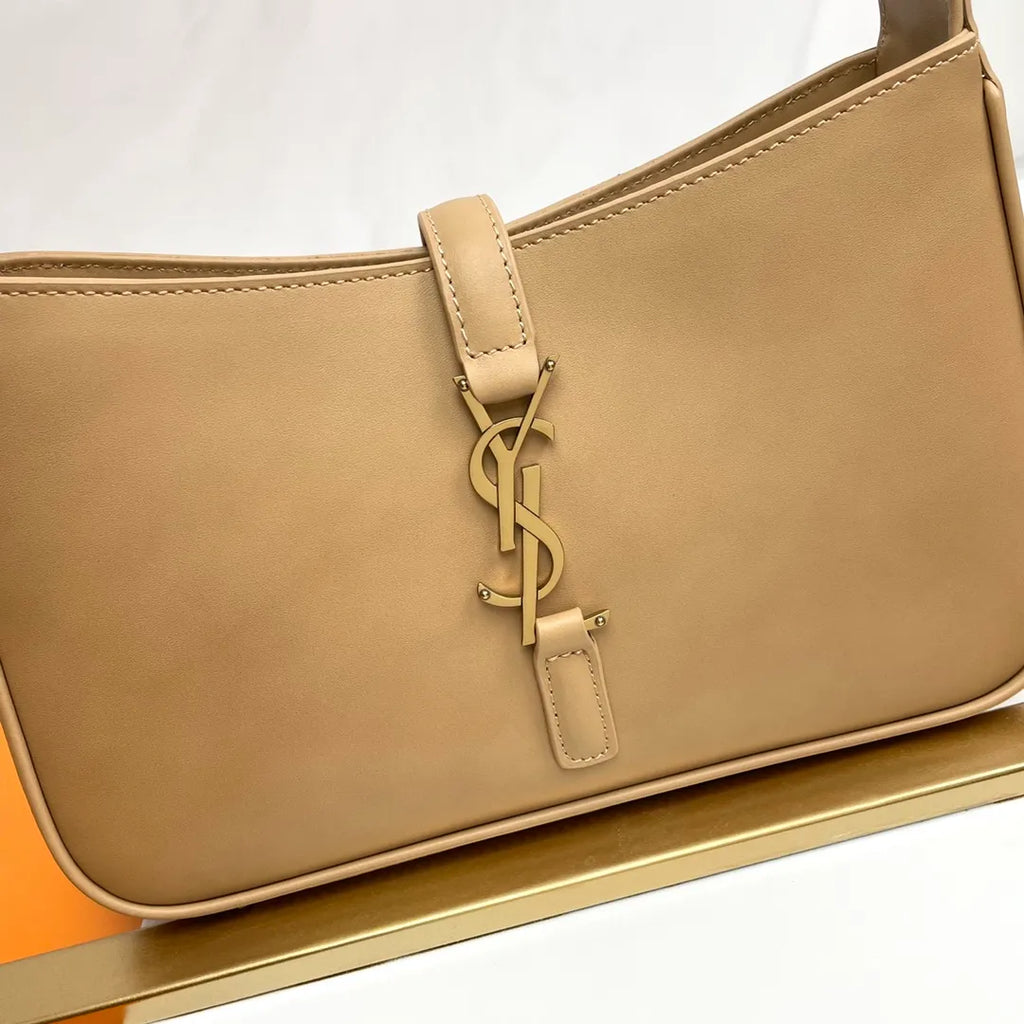 LE 5 À 7 Leather 9.8 in Underarm Bag 657228.Zx