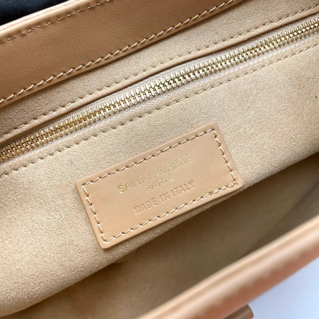 LE 5 À 7 Leather 9.8 in Underarm Bag 657228.Zx