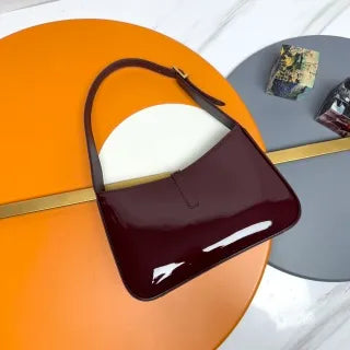 LE 5 À 7 Patent Leather 9.6 in Shoulder Bag 657228