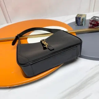 LE 5 À 7 Patent Leather 9.6 in Shoulder Bag 657228