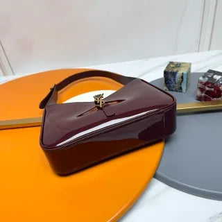 LE 5 À 7 Patent Leather 9.6 in Shoulder Bag 657228
