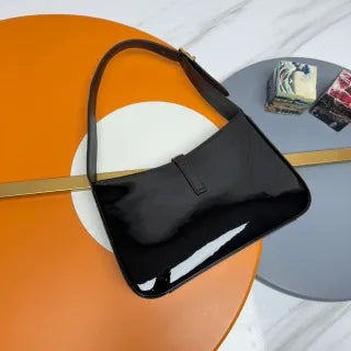 LE 5 À 7 Patent Leather 9.6 in Shoulder Bag 657228