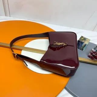 LE 5 À 7 Patent Leather 9.6 in Shoulder Bag 657228