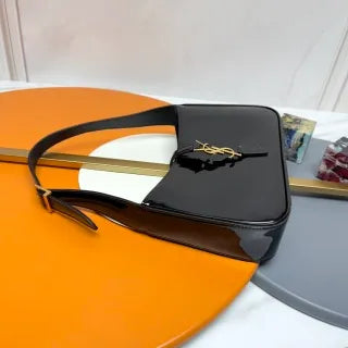LE 5 À 7 Patent Leather 9.6 in Shoulder Bag 657228