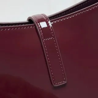 LE 5 À 7 Patent Leather 9.6 in Shoulder Bag 657228