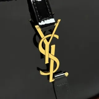 LE 5 À 7 Patent Leather 9.6 in Shoulder Bag 657228