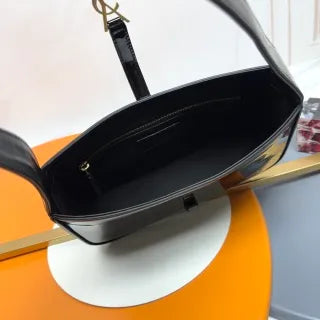 LE 5 À 7 Patent Leather 9.6 in Shoulder Bag 657228