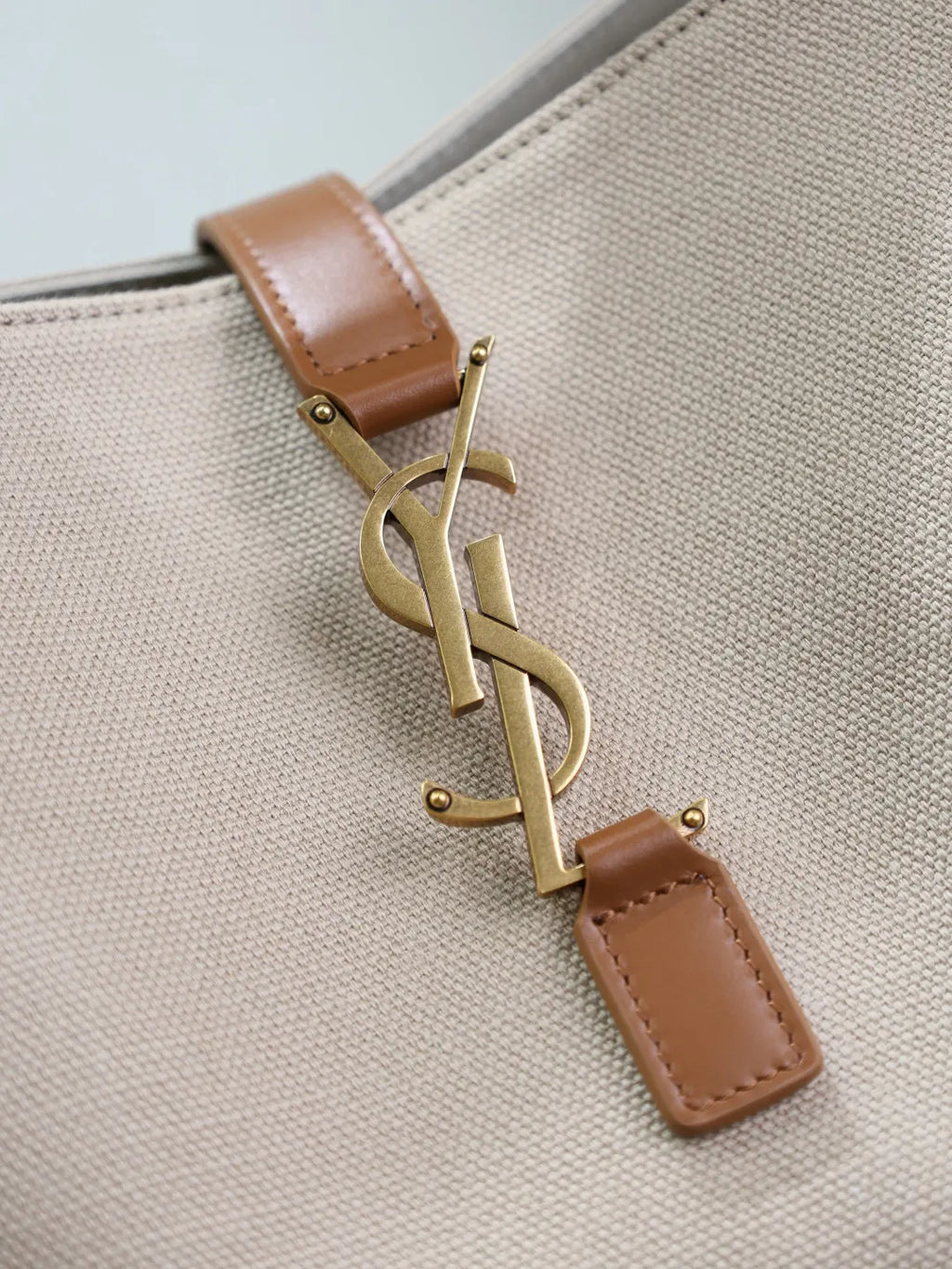 LE 5À7 10.2 in Leather and Cotton-Linen Bucket Bag 753823