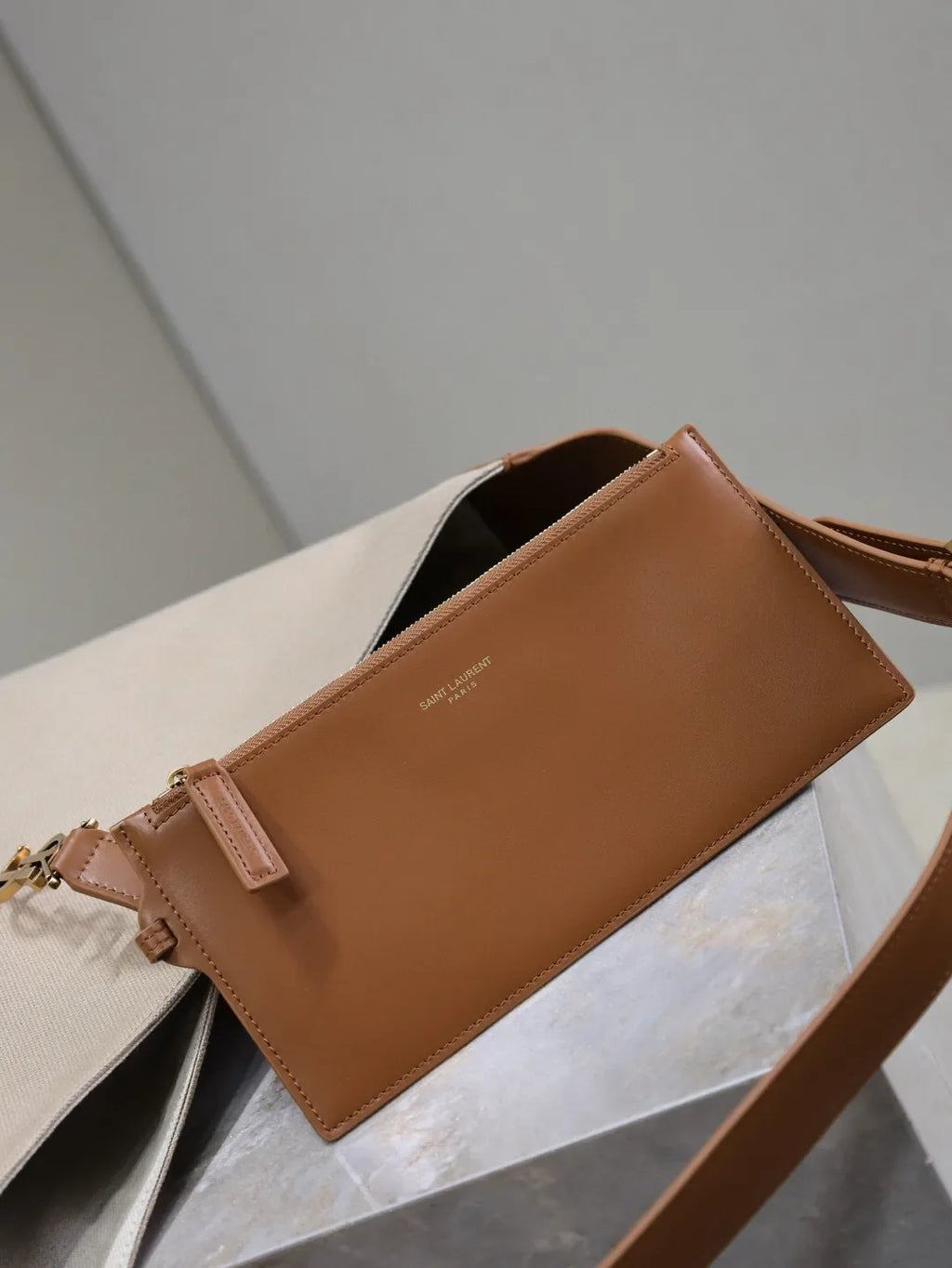 LE 5À7 10.2 in Leather and Cotton-Linen Bucket Bag 753823