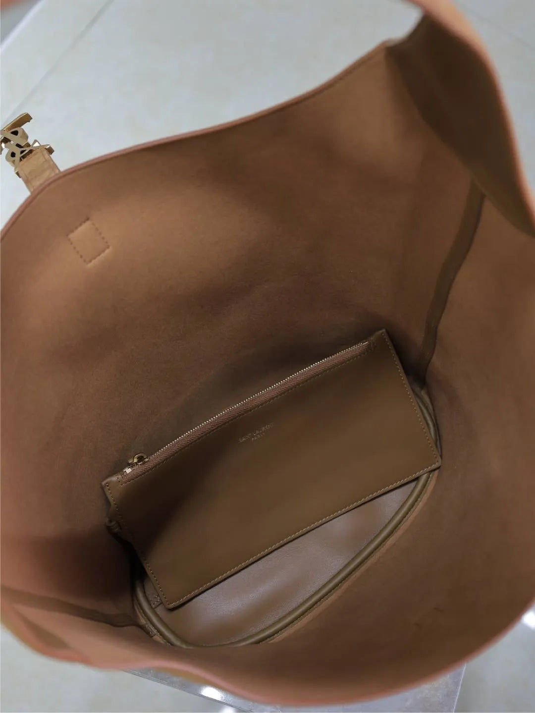 LE 5À7 Large 12.4 in Suede Bucket Bag 753823