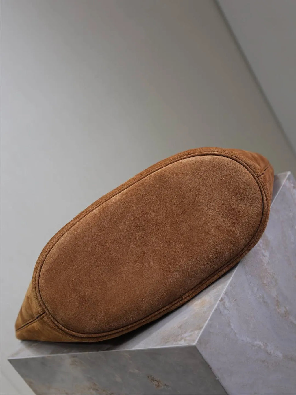 LE 5À7 Large 12.4 in Suede Bucket Bag 753823