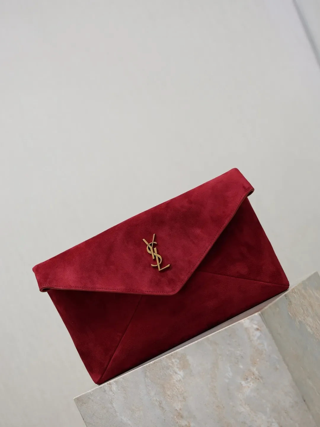 LE Envelope 11.6 in Suede Clutch Bag 769307